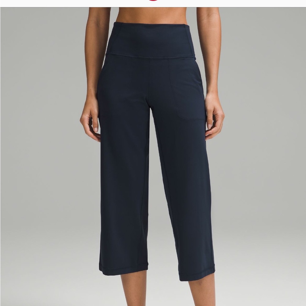 Lululemon wide leg align crops 23 in black size 8